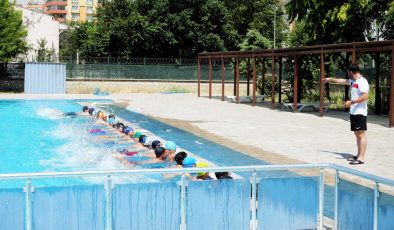 Kayapınar’da Ücretsiz Yüzme Kurslarına Yoğun İlgi: 3 Bin Başvuru Yapıldı