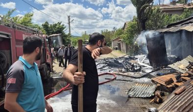 Bingöl’de ev yangını: Dumandan etkilenen 2 kişi hastaneye kaldırıldı