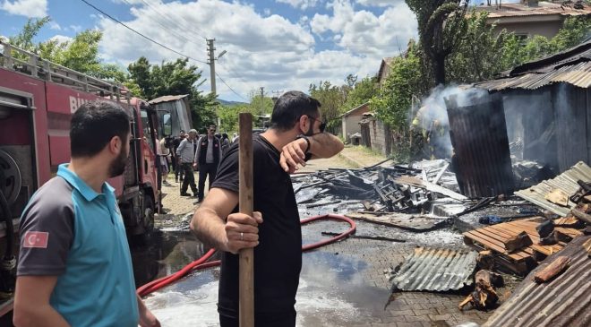 Bingöl’de ev yangını: Dumandan etkilenen 2 kişi hastaneye kaldırıldı