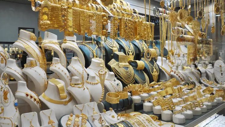 Altın fiyatlarında baskı sürüyor: 2,5 ayın dibini gördü