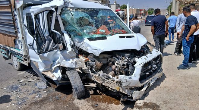 Şırnak’ta kamyonet ile yolcu minibüsü çarpıştı: 4 yaralı