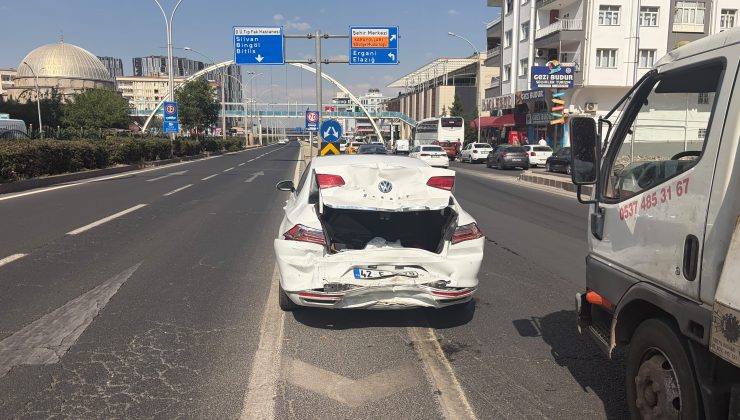 Diyarbakır’da Hamile Kadının Bulunduğu Otomobilde Can Pazarı