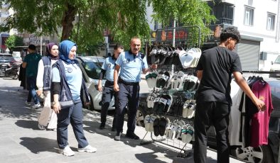 Kayapınar’da Kaldırım İşgaline Sıkı Denetim: Zabıta Esnafı Uyardı