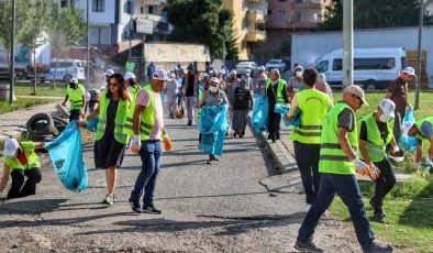 Kayapınar’da Hem sokaklar temizlendi hem geri dönüşüm bilinci güçlendirildi