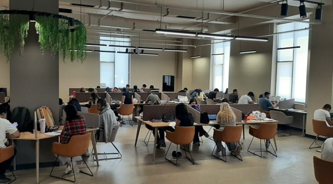 Sıcaklara Rağmen Ders Çalışmanın Adresi Oldu: Dicle Üniversitesi Kütüphaneleri 24 Saat Açık