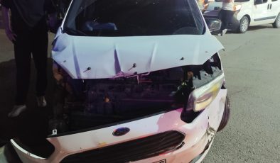 Batman’da hafif ticari araç ile taksi çarpıştı: 2 yaralı