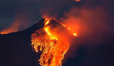 Etna Yanardağı yeniden faaliyete geçti
