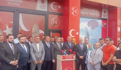 MHP Diyarbakır’da bayrak değişimi: Arslan görevi Özcoşkun’a devretti