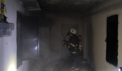 Elektrik panosunda çıkan yangın paniğe neden oldu
