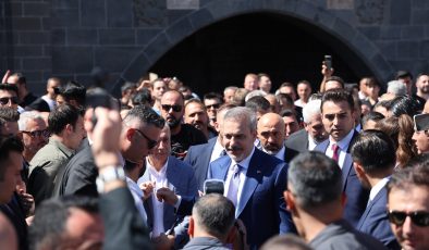 Dışişleri Hakan Fidan Diyarbakır’da esnaf ve vatandaşlarla buluştu