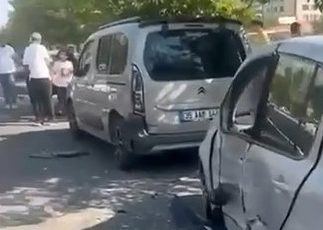 Bağlar’da kontrolden çıkan otomobil 4 aracı biçti çarptı: 1 yaralı