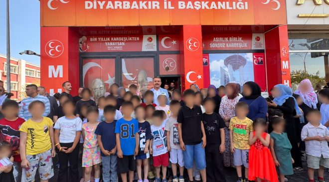 MHP Diyarbakır’da yüzlerce öğrencinin okul heyecanına ortak oldu