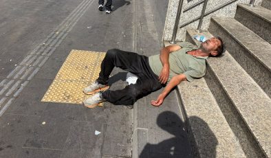 Diyarbakır’da işlek caddede dikkat çeken görüntü: Yere uzanıp kaldı