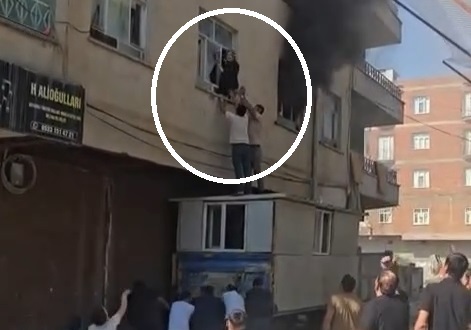Bismil’de yangın paniği: Mahsur kalan kadını konteynerin üzerinden kurtardılar