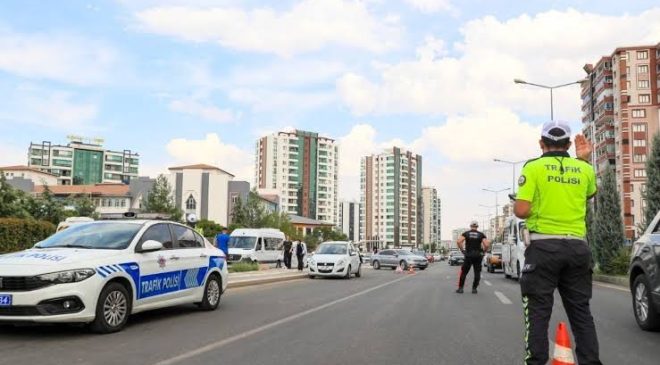 Diyarbakır’da okullar açıldı, polis sahaya indi: 458 noktada sıkı denetim