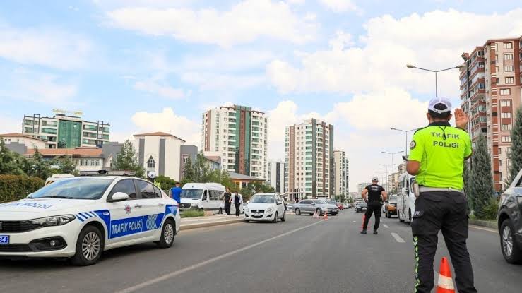 Diyarbakır’da okullar açıldı, polis sahaya indi: 458 noktada sıkı denetim