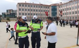 Ankara’da okul çevrelerinde denetimlerde 14 aranan kişi tespit edildi
