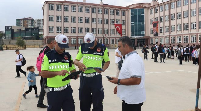 Ankara’da okul çevrelerinde denetimlerde 14 aranan kişi tespit edildi