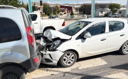 Elazığ-Bingöl karayolunda 4 araç birbirine girdi