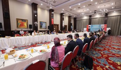 Mardin Valisi Akkoyun basın mensuplarıyla bir araya geldi