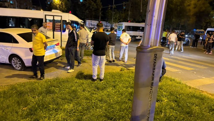 Diyarbakır’da Minibüs ile otomobil çarpıştı, 3 yaralı