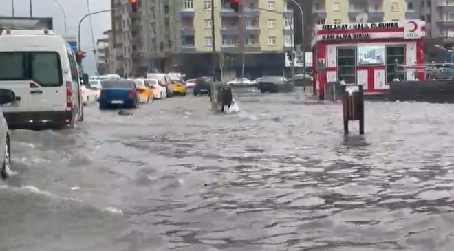 Diyarbakır’da yağmur değil, ihmal manzarası!