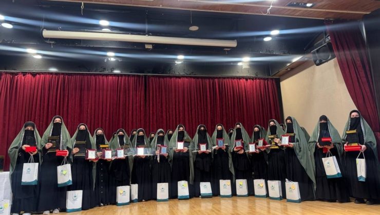 Adana’da 34 kız öğrenci İslami ilimlerde icazet aldı