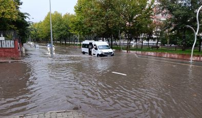 Meteoroloji uyardı, önlem alınmadı: Diyarbakır’da yollar göle döndü