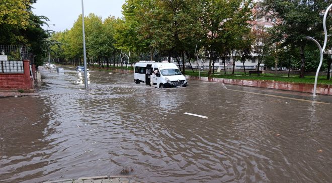 Meteoroloji uyardı, önlem alınmadı: Diyarbakır’da yollar göle döndü