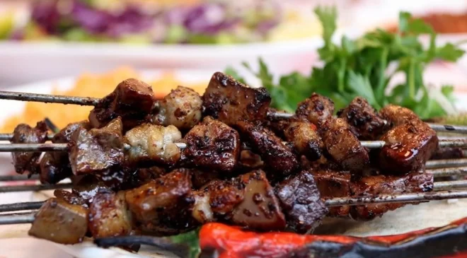 Diyarbakır’da ciğerci işletmesinin kebabında sakatat tespit edildi!