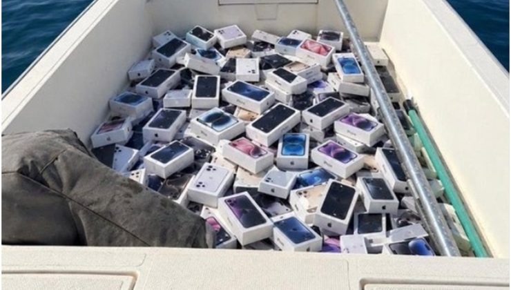 İranlı balıkçılar Hürmüz Boğazı’nda iPhone topluyor!